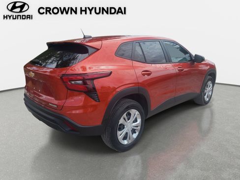 Used 2024 Chevrolet Trax LS FWD image 4