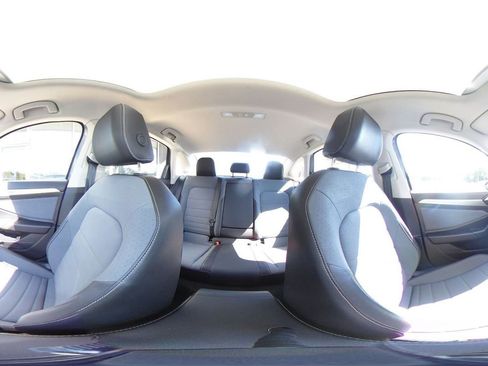 Used 2025 Volkswagen Jetta SE image 42