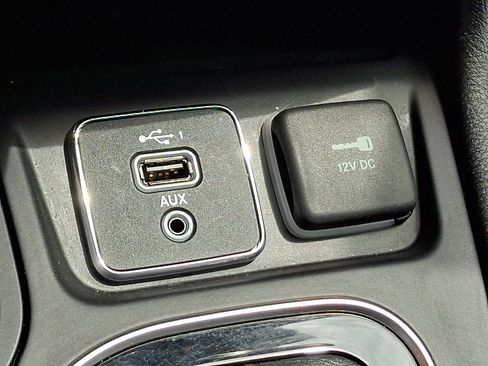 Used 2020 Jeep Cherokee Latitude Plus FWD image 24