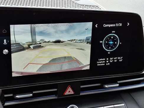 Used 2024 Hyundai Elantra SEL image 17