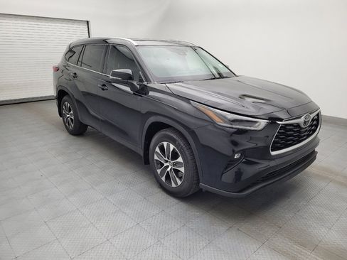 Used 2021 Toyota Highlander XLE image 11