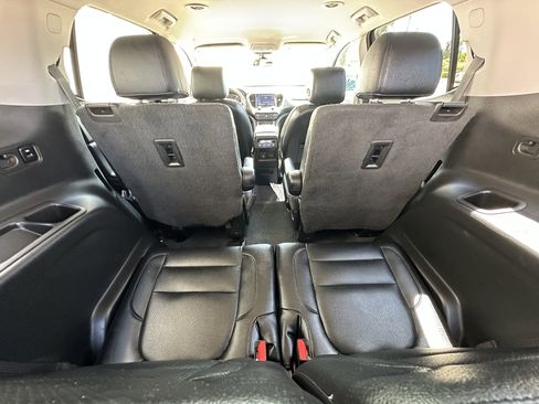 Used 2023 GMC Acadia SLE w/ Driver Convenience Package image 38