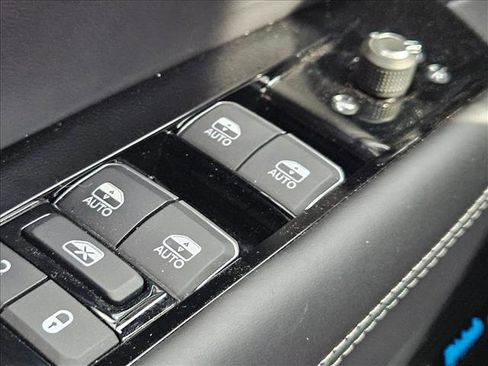 Used 2025 Jeep Grand Wagoneer L Series II Obsidian w/ Quick Order Packagew 28T image 17