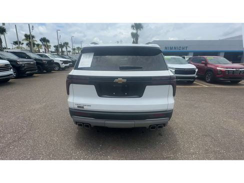 Used 2026 Chevrolet Traverse LT FWD image 3