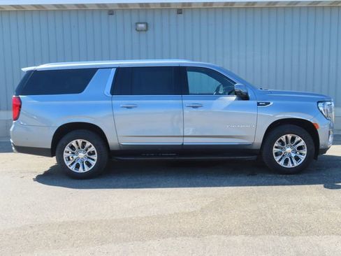 Used 2024 GMC Yukon XL Denali w/ Advanced Technology Package AWD/4WD image 2