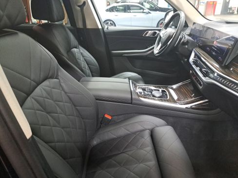 Used 2025 BMW X7 xDrive40i w/ Premium Package AWD/4WD image 10