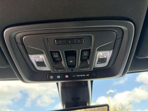 Used 2021 Chevrolet Silverado 1500 High Country w/ Technology Package image 60