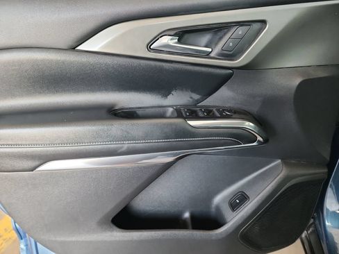 Used 2025 Chevrolet Traverse LT FWD image 10