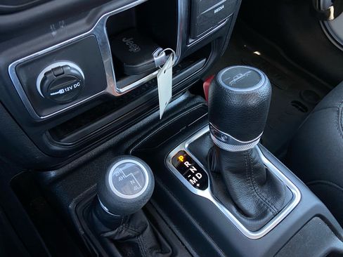 Used 2023 Jeep Gladiator Sport AWD/4WD image 19