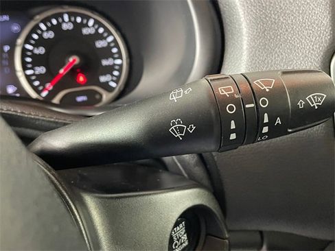 Used 2021 Jeep Renegade Latitude w/ Convenience Group image 15