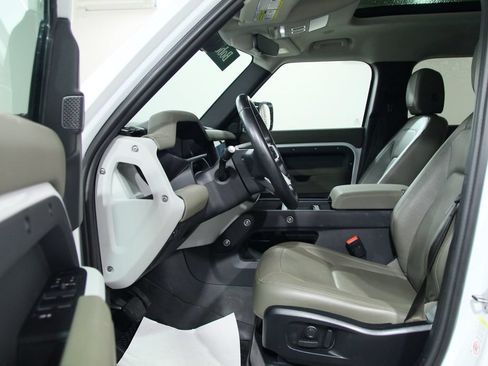 Used 2023 Land Rover Defender 110 S AWD/4WD image 4