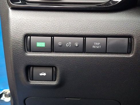 Used 2025 Nissan Sentra SV FWD image 25