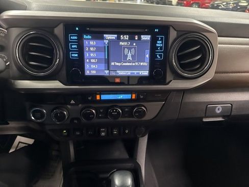 Certified 2018 Toyota Tacoma Limited image 25