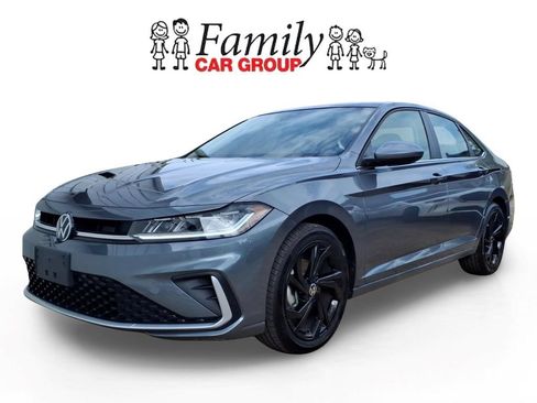 Used 2025 Volkswagen Jetta SE w/ Sunroof Package FWD image 1