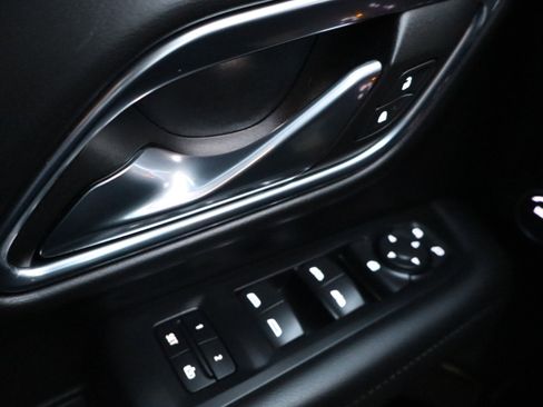 Used 2023 Chevrolet Suburban Z71 image 21