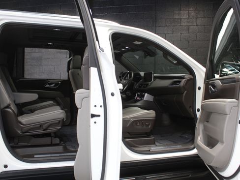 Used 2022 GMC Yukon XL SLT w/ SLT Premium Package AWD/4WD image 29