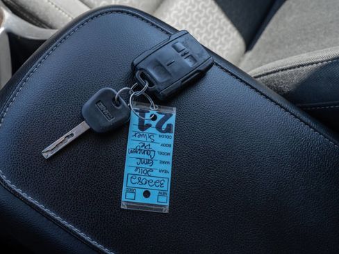 Used 2016 GMC Canyon SLE image 31