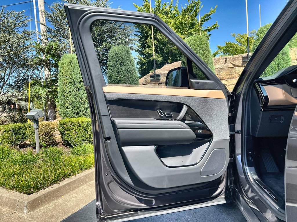 New 2027 Land Rover Range Rover Sport Dynamic SE AWD/4WD image 17