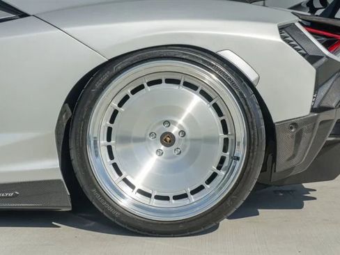 Used 2024 Lamborghini Revuelto image 23