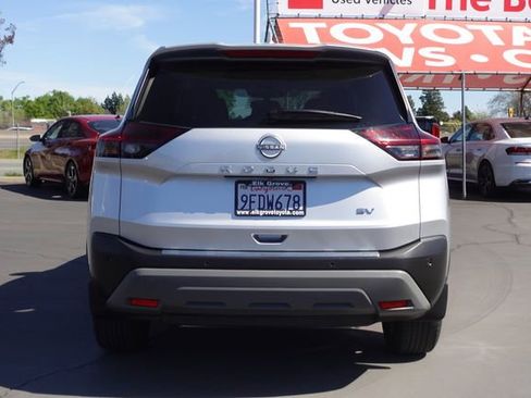 Used 2023 Nissan Rogue SV image 8