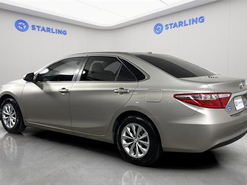 Used 2017 Toyota Camry XLE image 5