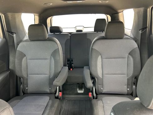Used 2022 Chevrolet Traverse LT FWD image 14