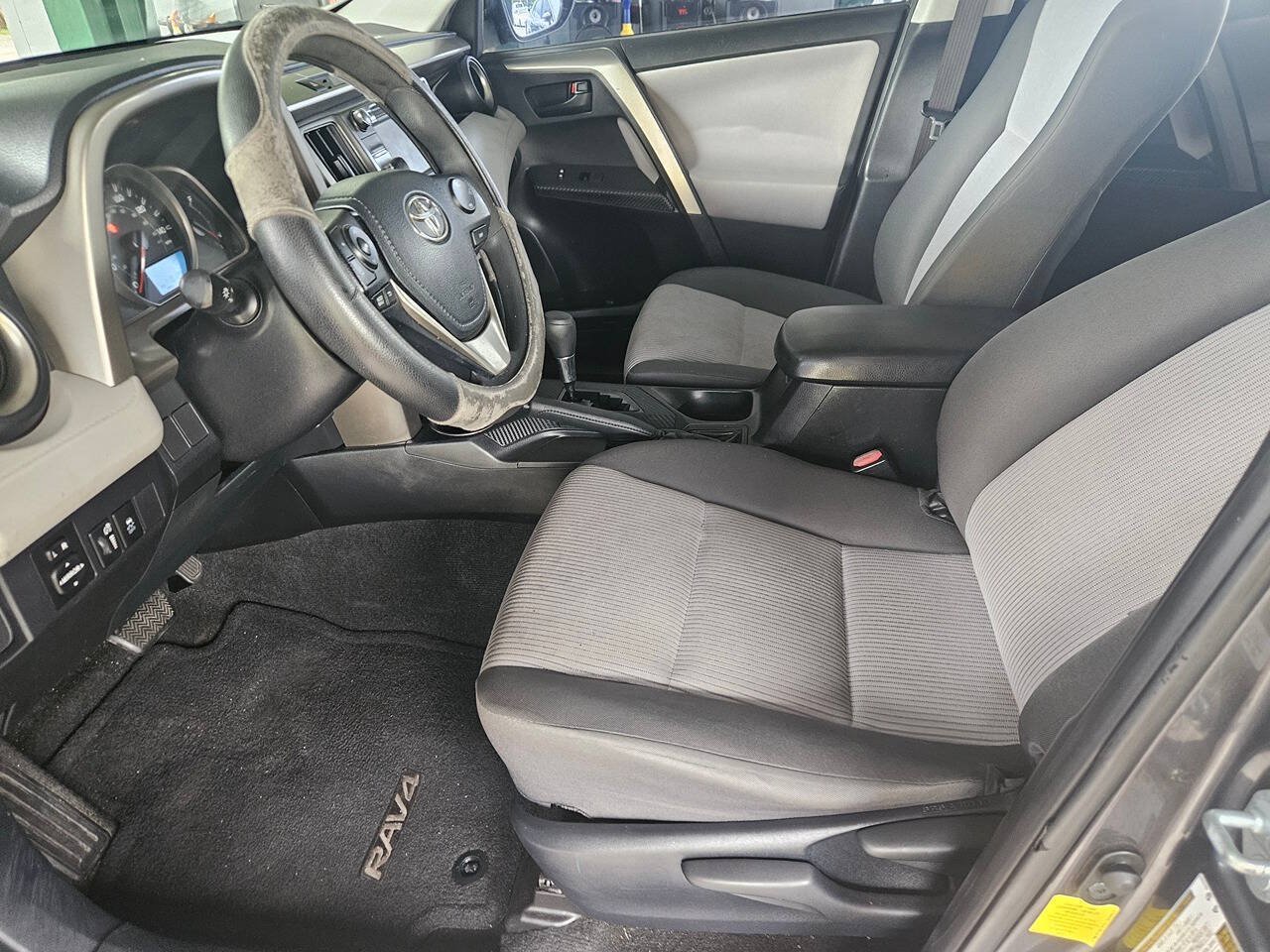 Used 2014 Toyota RAV4 LE FWD image 14