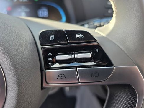 Certified 2025 Hyundai Elantra Sport image 22