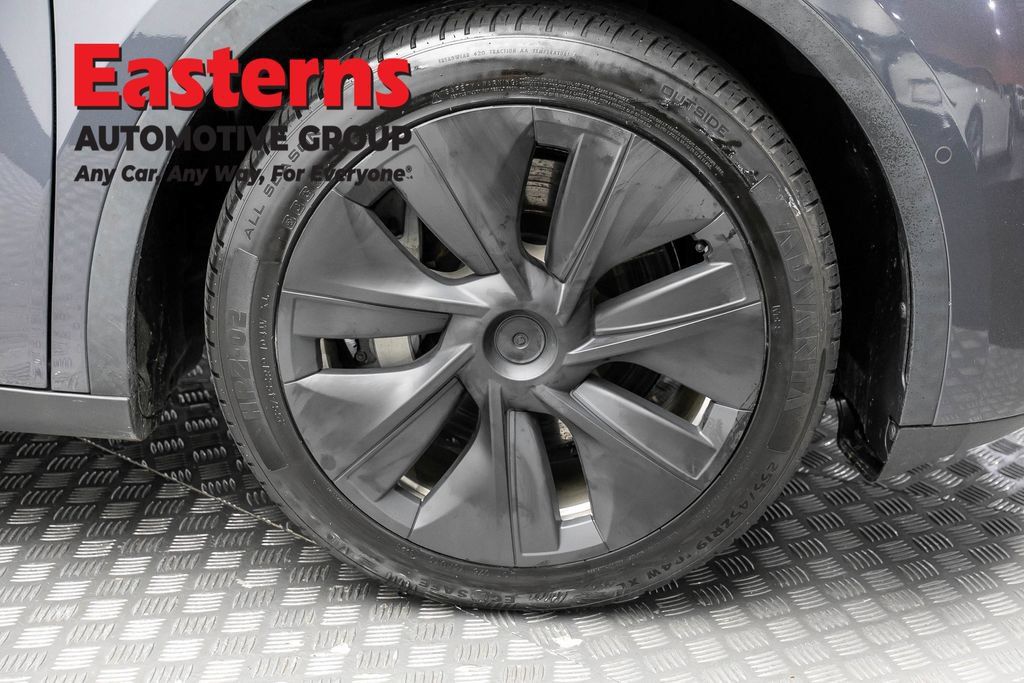 Used 2022 Tesla Model Y Long Range AWD/4WD image 26