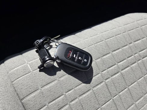 Used 2024 Honda HR-V LX image 19