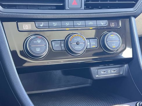 Certified 2024 Volkswagen Jetta SE w/ Panoramic Sunroof Package image 15