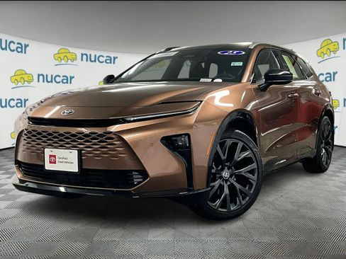 Certified 2025 Toyota Crown Signia image 3