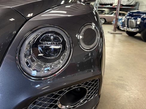 Used 2018 Bentley Bentayga image 23