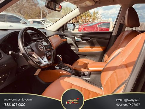 Used 2018 Nissan Rogue SL w/ Premium Package FWD image 4