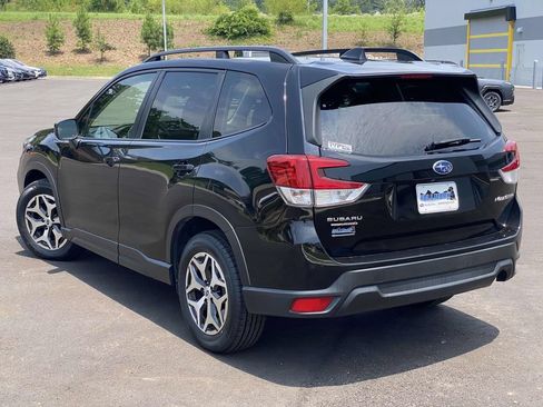 Used 2021 Subaru Forester Premium AWD/4WD image 4