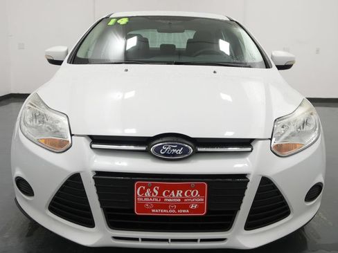 Used 2014 Ford Focus SE FWD image 2
