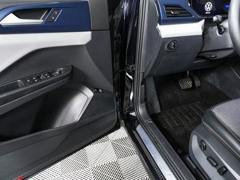 Certified 2023 Volkswagen Taos SE w/ Black Wheel Package image 12