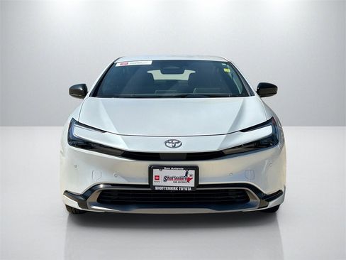 Used 2025 Toyota Prius XLE image 2