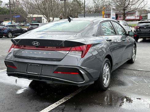 Certified 2025 Hyundai Elantra SE image 6