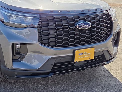 Used 2025 Ford Explorer ST-Line image 9