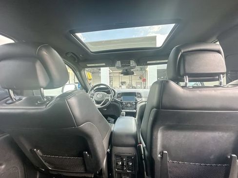 Used 2021 Jeep Grand Cherokee Laredo X AWD/4WD image 24