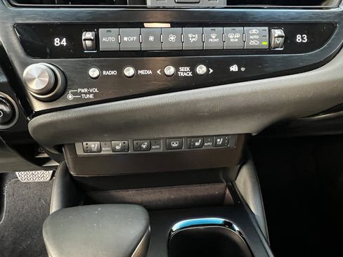 Used 2024 Lexus ES 300h Ultra Luxury w/ Accessory Package (Z2) image 28