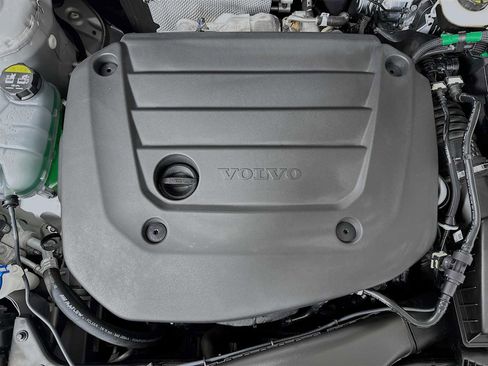Used 2025 Volvo XC40 B5 Plus w/ Protection Package AWD/4WD image 29