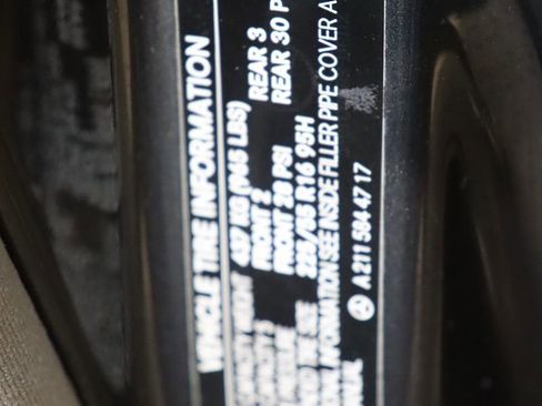 Used 2005 Mercedes-Benz E 320 CDI Sedan image 63