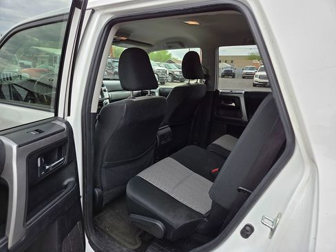 Used 2018 Toyota 4Runner SR5 AWD/4WD image 9