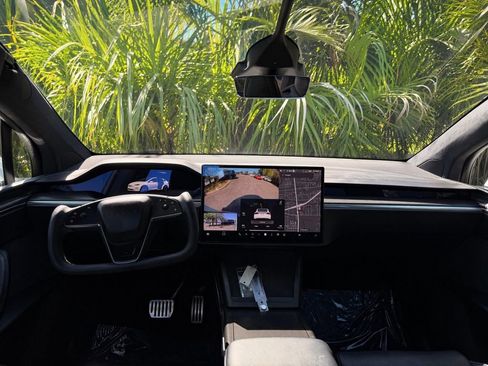 Used 2022 Tesla Model X Plaid image 20