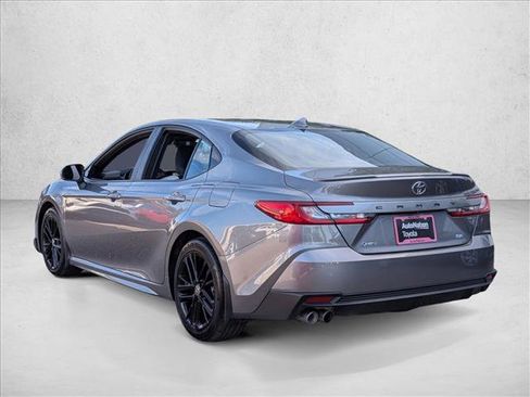 Used 2025 Toyota Camry SE image 8