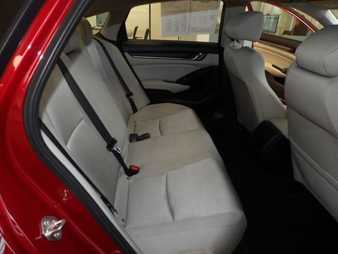 Used 2018 Honda Accord LX image 17