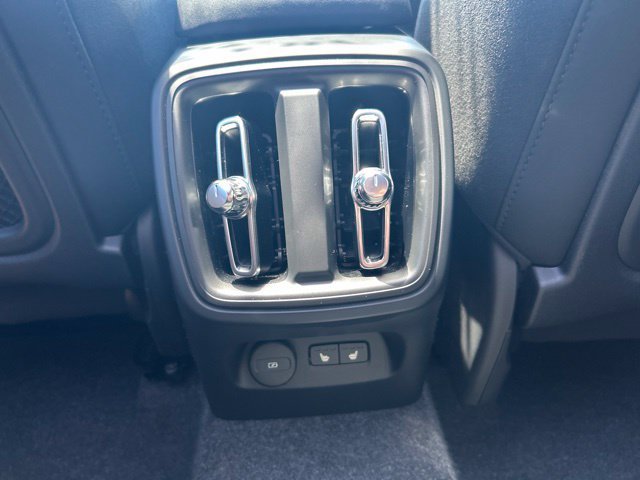 Certified 2025 Volvo XC40 B5 Plus AWD/4WD image 18