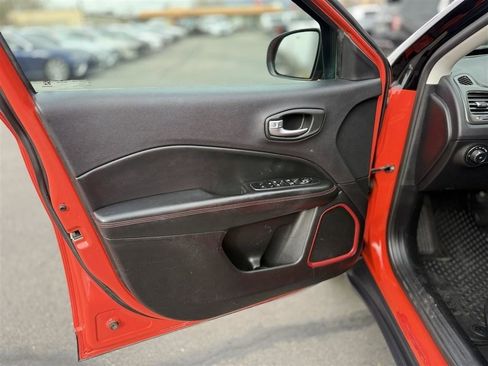 Used 2018 Jeep Compass Trailhawk w/ Leather Interior Group image 21